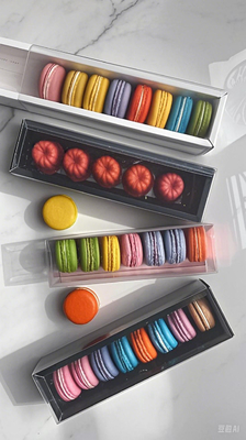 Afmeting De verpakking moet op de maat van de macarons passen om verplaatsing en beschadiging tijdens het vervoer te voorkomen.