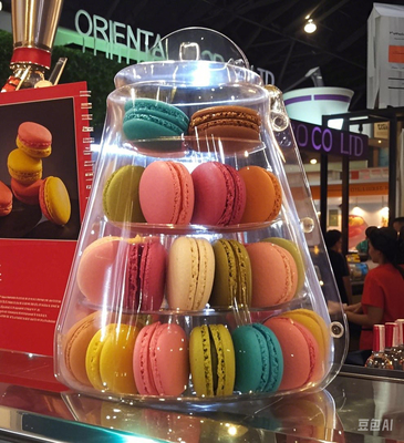 Afmeting De verpakking moet op de maat van de macarons passen om verplaatsing en beschadiging tijdens het vervoer te voorkomen.
